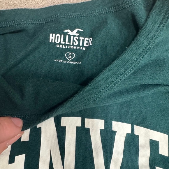 Hollister T-Shirt Women's Size S Dark Green Graphic DENVER Print Casual Crop - Picture 2 of 3